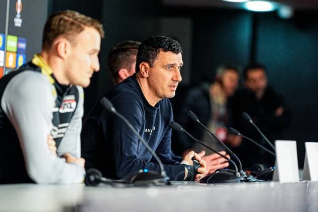 2025-02-19 AZ Alkmaar press conference, PK, Pressekonferenz and Training Session ISTANBUL, TURKEY - FEBRUARY 19: head coach Maarten Martens of AZ Alkmaar speaking during the AZ Alkmaar Press Conference and Training Session ahead of the match between Galatasaray SK and AZ Alkmaar at RAMS Park on February 19, 2025 in Istanbul, Turkey. Istanbul RAMS Park Turkey Content not available for redistribution in The Netherlands directly or indirectly through any third parties. Copyright: xEdxvanxdexPolx