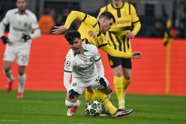v li in duel Biel Sporting 30 Pascal Groß Dortmund 13 19 02 2025 Football, Champions League, Borussia Dortmund vs Sporting CP, Signal Iduna Park, Dortmund, Copyright: xpepphotox xHorstxMauelshagenx pep00321, pep_20250219_hm_4597