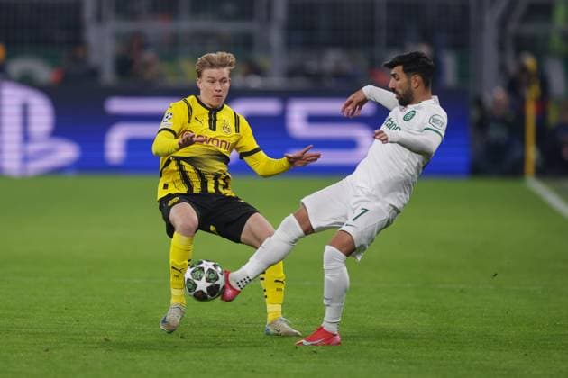 19 02 2025, UEFA Champions League, Play Offs, Borussia Dortmund Sporting Lisbon, f l Daniel Svensson Borussia Dortmund , Ricardo Esgaio Sporting Lisbon , Dortmund Signal Iduna Park NRW Germany xRHR PHOTO DEx Copyright: DennisxEwert RHR-FOTOx RHR-FOTO DE