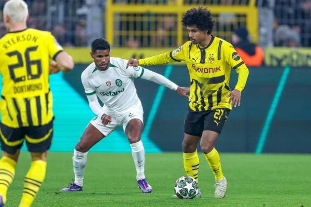 19 02 2025, Football, UEFA Champions League, Borussia Dortmund Sporting Lisbon, Signal Iduna Park, Knockout phase play offs, Season 2024 2025 Matheus Reis Sporting 2 in duel against Karim Adeyemi BVB 27 North Rhine-Westphalia Germany