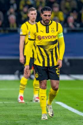 19.02.2025, Borussia Dortmund vs. Sporting Lissabon, UEFA Champions League, Playoff-Rückspiel Dortmunds Emre Can schaut. Wichtiger Hinweis: Gemaess den Vorgaben der UEFA ist es untersagt, in dem Stadion und oder vom Spiel angefertigte Fotoaufnahmen in Form von Sequenzbildern und oder videoaehnlichen Fotostrecken zu verwerten bzw. verwerten zu lassen. Copyright: xBahhoxKarax