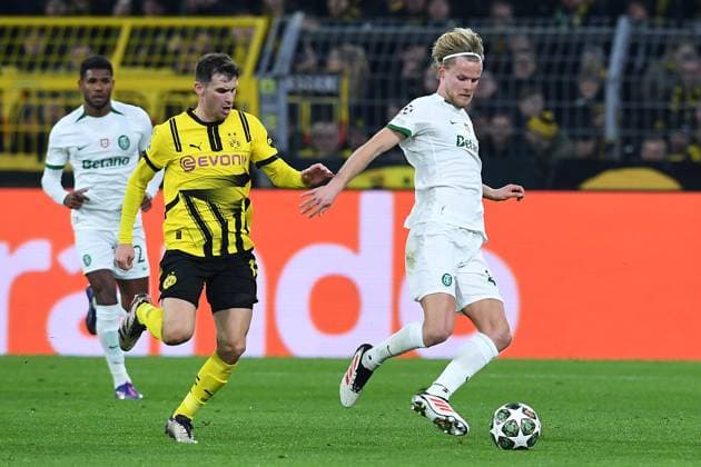 Soccer Champions League Play off Borussia Dortmund Sporting Lisbon on 19 02 2025 at Signal Iduna Park in Dortmund Pascal Groß Dortmund , left Morten Hjulmand Lisbon , right xRx