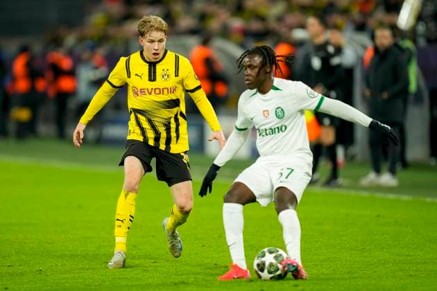 Daniel Svensson Borussia Dortmund and Geovany Quenda Sporting Lisbon battle for the ball during the UEFA Champions League 2024 25 League Knockout Play off Second Leg match between Borussia Dortmund and Sporting Clube de Portugal at Signal Iduna Park on February 19, 2025 in Dortmund, Germany Defodi-001