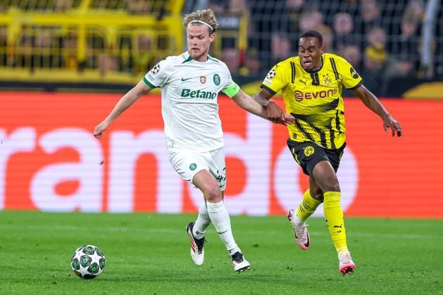 19 02 2025, Football, UEFA Champions League, Borussia Dortmund Sporting Lisbon, Signal Iduna Park, Knockout phase play offs, Season 2024 2025 Morten Hjulmand Sporting 42 in duel against Jamie Gittens BVB 43 North Rhine-Westphalia Germany