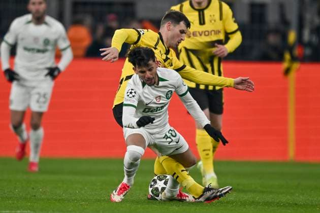 v li in duel Biel Sporting 30 Pascal Groß Dortmund 13 19 02 2025 Football, Champions League, Borussia Dortmund vs Sporting CP, Signal Iduna Park, Dortmund, Copyright: xpepphotox xHorstxMauelshagenx pep00321, pep_20250219_hm_4596