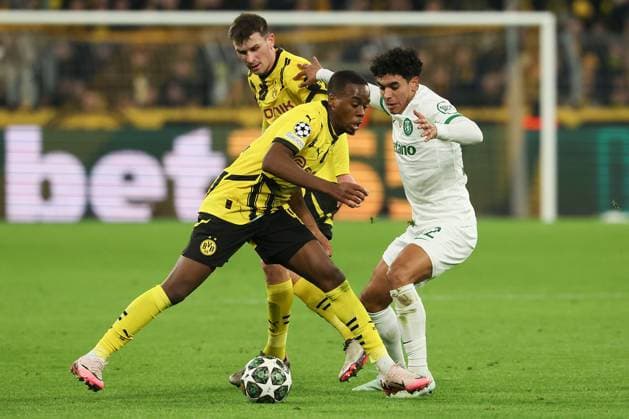 Dortmund on February 19, 2025 Uefa Champions League Knockout phase play offs, 2st leg Borussia Dortmund Sporting Clube de Portugal v l , Jamie Bynoe Gittens Borussia Dortmund , Joao Simoes Sporting Clube de Portugal , Duel, Action, Action, Battles for the Ball Copyright: JoaquimxFerreira