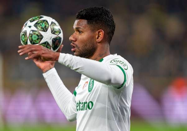 Matheus Reis Sporting CP Lisbon, 2 at throw-in Borussia Dortmund vs Sporting CP Lisbon, Football, UEFA Champions League, Play Offs, second leg, 2024 2025 season, 19 02 2025 DFL regulations prohibit any use of photographs as image sequences and or quasi video Copyright: HMBxMedia xMarcoxBader