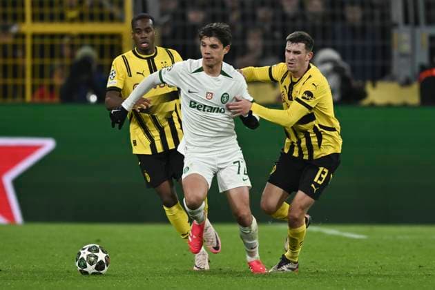 v li fighting for the ball Jamie Gittens Dortmund 43 Eduardo Quaresma Sporting 72 Pascal Groß Dortmund 13 19 02 2025 Football, Champions League, Borussia Dortmund vs Sporting CP, Signal Iduna Park, Dortmund, Copyright: xpepphotox xHorstxMauelshagenx pep00321, pep_20250219_hm_4840