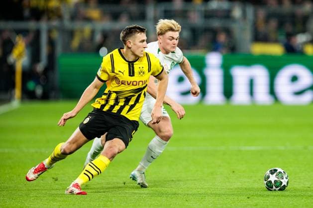 UEFA Champions League Borussia Dortmund Sporting Clube de Portugal Lisbon 19 02 2025 duel Nico Schlotterbeck Borussia Dortmund, 4 , Conrad Harder Sporting Clube de Portugal Lisbon, 19 UEFA Champions League Borussia Dortmund Sporting Clube de Portugal Lisbon, Dortmund, SIGNAL IDUNA PARK on 19 02 2025 Copyright: xBEAUTIFULxSPORTS Wunderlx