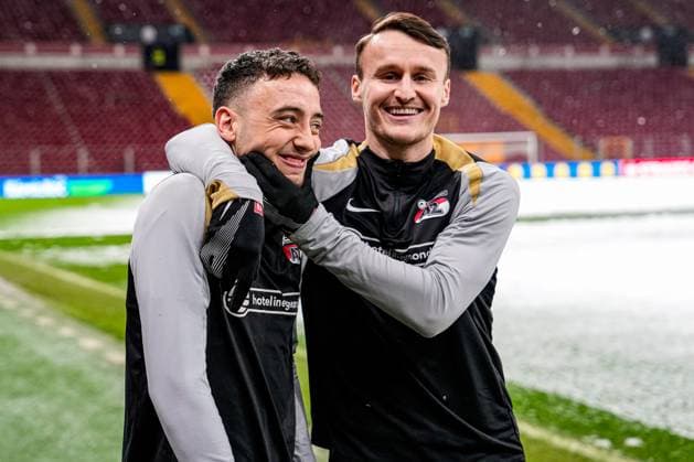 2025-02-19 AZ Alkmaar press conference, PK, Pressekonferenz and Training Session ISTANBUL, TURKEY - FEBRUARY 19: Zico Buurmeester of AZ Alkmaar and Peer Koopmeiners of AZ Alkmaar smiling during the AZ Alkmaar Press Conference and Training Session ahead of the match between Galatasaray SK and AZ Alkmaar at RAMS Park on February 19, 2025 in Istanbul, Turkey. Istanbul RAMS Park Turkey Content not available for redistribution in The Netherlands directly or indirectly through any third parties. Copyright: xEdxvanxdexPolx