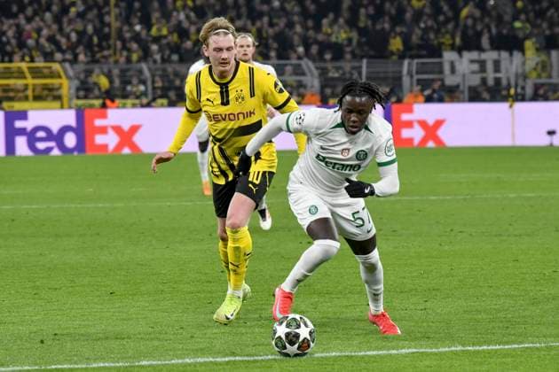 v li fighting for the ball Julian Brandt Dortmund 10 Geovany Quenda Sporting 57 19 02 2025 Soccer, Champions League, Borussia Dortmund vs Sporting CP, Signal Iduna Park, Dortmund, Copyright: xpepphotox xHorstxMauelshagenx pep00321, pep_20250219_hm_5064