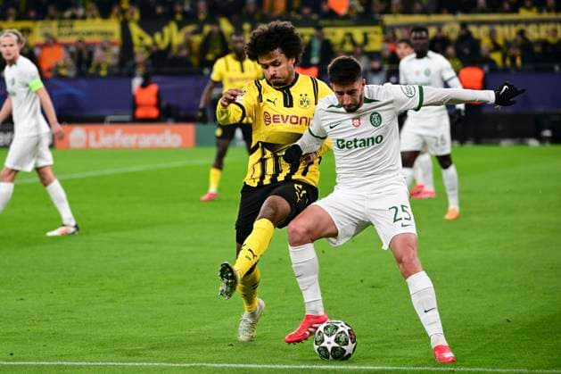 Karim Adeyemi 27 Borussia Dortmund in duel, action, with Goncalo Inacio Sporting Clube de Portugal Lisbon, 25 , Borussia Dortmund vs Sporting Clube de Portugal Lisbon , Football, Champions League, Playoffs, 19 02 2025 Dortmund Nordrhein Westfalen Germany Copyright: xkolbert-press MarcxNiemeyerx