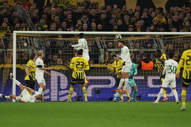 Dortmund on February 19, 2025 Uefa Champions League Knockout phase play offs, 2st leg Borussia Dortmund Sporting Clube de Portugal v l , Maximiliano Araujo Sporting Clube de Portugal , Goncalo Inacio Sporting Clube de Portugal , header, header duel Copyright: JoaquimxFerreira