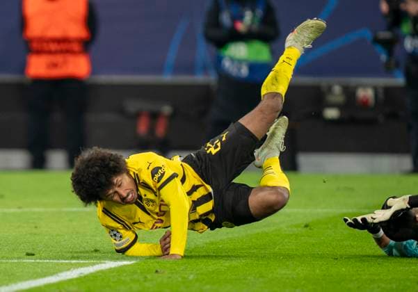 Karim Adeyemi Borussia Dortmund, 27 is fouled Penalty kick for Dortmund Borussia Dortmund vs Sporting CP Lisbon, Football, UEFA Champions League, Play Offs, Second leg, Season 2024 2025, 19 02 2025 DFL regulations prohibit any use of photographs as image sequences and or quasi video Copyright: HMBxMedia xMarcoxBader