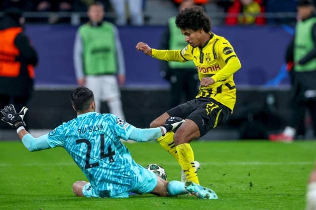 19 02 2025, Football, UEFA Champions League, Borussia Dortmund Sporting Lisbon, Signal Iduna Park, Knockout phase play offs, Season 2024 2025 Serhou Guirassy BVB 9 Is brought down by goalkeeper Rui Silva Sporting 24 Foul Foul Decision on penalty kick duel North Rhine-Westphalia Germany