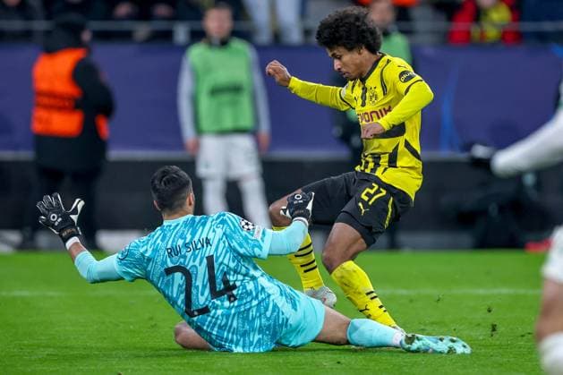 19 02 2025, Football, UEFA Champions League, Borussia Dortmund Sporting Lisbon, Signal Iduna Park, Knockout phase play offs, Season 2024 2025 Serhou Guirassy BVB 9 Is brought down by goalkeeper Rui Silva Sporting 24 Foul Foul Decision on penalty kick duel North Rhine-Westphalia Germany