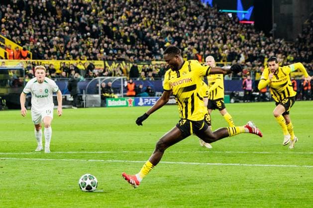UEFA Champions League Borussia Dortmund Sporting Clube de Portugal Lisbon 19 02 2025 Serhou Guirassy Borussia Dortmund, 9 shoots the penalty Rui Silva Sporting Clube de Portugal Lisbon, 24 holds UEFA Champions League Borussia Dortmund Sporting Clube de Portugal Lisbon, Dortmund, SIGNAL IDUNA PARK on 19 02 2025 Copyright: xBEAUTIFULxSPORTS Wunderlx