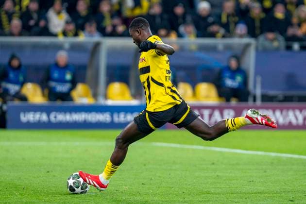 19 02 2025, Borussia Dortmund vs Sporting Lisbon, UEFA Champions League, play-off second leg Dortmunds Serhou Guirassy shoots the penalty kick Important note In accordance with UEFA regulations, it is prohibited to use or have used photographs taken in the stadium and or of the match in the form of sequential images and or video-like photo series Copyright: xBahhoxKarax