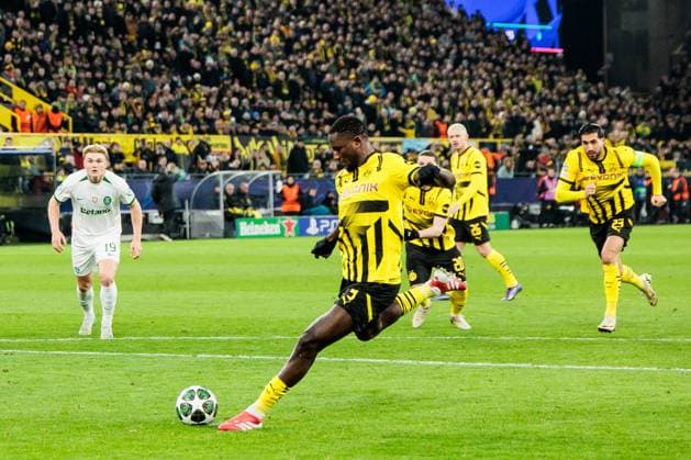UEFA Champions League Borussia Dortmund Sporting Clube de Portugal Lisbon 19 02 2025 Serhou Guirassy Borussia Dortmund, 9 shoots the penalty Rui Silva Sporting Clube de Portugal Lisbon, 24 holds UEFA Champions League Borussia Dortmund Sporting Clube de Portugal Lisbon, Dortmund, SIGNAL IDUNA PARK on 19 02 2025 Copyright: xBEAUTIFULxSPORTS Wunderlx