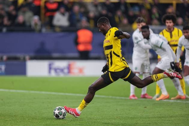 19 02 2025, UEFA Champions League, Play Offs, Borussia Dortmund Sporting Lisbon, Serhou Guirassy Borussia Dortmund misses the penalty, Dortmund Signal Iduna Park NRW Germany xRHR PHOTO ENx Copyright: DennisxEwert RHR-FOTOx RHR-FOTO DE