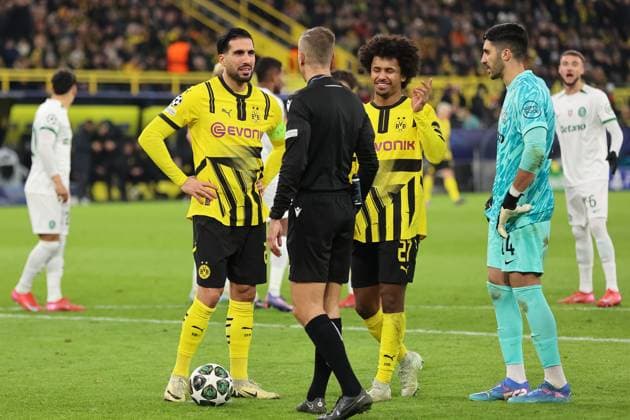 Emre Can Borussia Dortmund, 23 , Karim Adeyemi Borussia Dortmund, 27 and Rui Silva Sporting Lisbon, 24 with Davide Massa SR GER, Borussia Dortmund vs Sporting Lisbon, Football, Champions League, Play offs, 2024 2025 season, 19 02 2025 GER, Borussia Dortmund vs Sporting Lisbon, Football, Champions League, Play offs, 2024 2025 season, 19 02 2025 Dortmund Copyright: xEibner-Pressefoto FrankxZeisingx EP_FZG