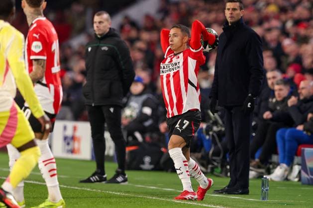 2025-02-19 PSV v Juventus - UEFA Champions League 2024 25 League Knockout Play-off Second Leg EINDHOVEN, NETHERLANDS - FEBRUARY 19: Mauro Junior of PSV throws in the ball during the UEFA Champions League 2024 25 League Knockout Play-off Second Leg match between PSV and Juventus at Philips Stadion on February 19, 2025 in Eindhoven, Netherlands. Eindhoven Philips Stadion Netherlands Content not available for redistribution in The Netherlands directly or indirectly through any third parties. Copyright: xHansxvanxderxValkx