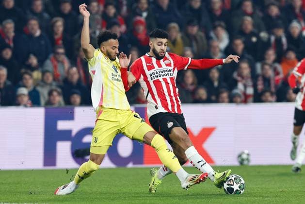 EINDHOVEN, 19-02-2025, Philips Stadium, UEFA Champions League season 2024 25, match between PSV and Juventus, Juventus player Lloyd Kelly, PSV player Ismael Saibari PSV - Juventus  x27943085x Copyright: