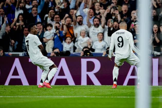 Real Madrid CF vs Manchester City - UEFA Champions League - 19 02 2025 Vinicius Junior of Real Madrid CF (L) and Kylian Mbappe of Real Madrid CF (R) celebrating his goal during the UEFA Champions League match between Real Madrid CF and Manchester City at Estadio Santiago Bernabeu on February 19, 2025 in Madrid, Spain. Madrid Spain Copyright: xPGSxPhotoxAgencyx