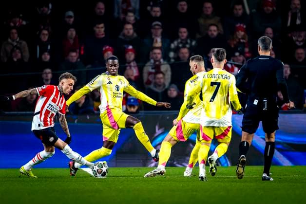 PSV Eindhoven forwarder Noa Lang, Juventus forwarder Timothy Weah during the match PSV Juventus at the Philips stadium for the UEFA Champions League Knockout phase play offs 2nd leg season 2024 2025 in EINDHOVEN, Netherlands on 19 february 2025, photo by Marcel van Dorst EYE4images DeFodi Images Defodi-746