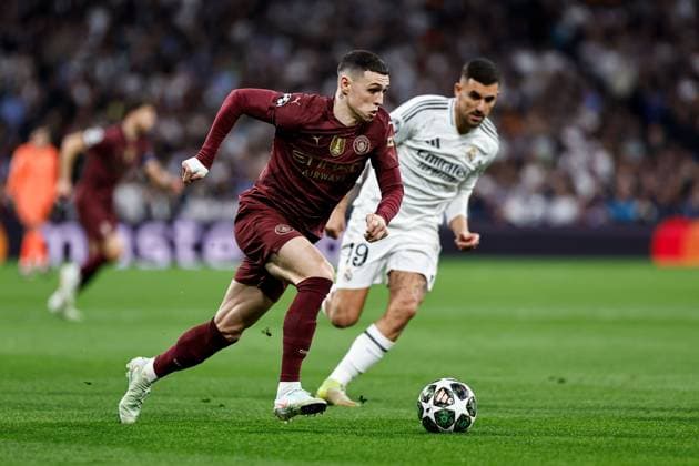 Phil Foden of Manchester City battles with Dani Ceballos of Real Madrid Real Madrid v Manchester City, UEFA Champions League, Knockout Round Play-offs, Second Leg, Football, Santiago BernaboÆ?Ã?Æ?o Ã? u, Madrid, Spain - 19 Feb 2025 EDITORIAL USE ONLY No use with unauthorised audio, video, data, fixture lists, club league logos or live services. Online in-match use limited to 120 images, no video emulation. No use in betting, games or single club league player publications. Copyright: xRubenxAlbarran Shutterstockx 15137179p