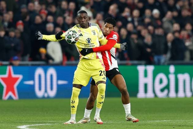 EINDHOVEN, 19-02-2025, Philips Stadium, UEFA Champions League season 2024 25, match between PSV and Juventus, Juventus player Randal Kolo Muani, PSV player Ryan Flamingo PSV - Juventus  x27943161x Copyright: