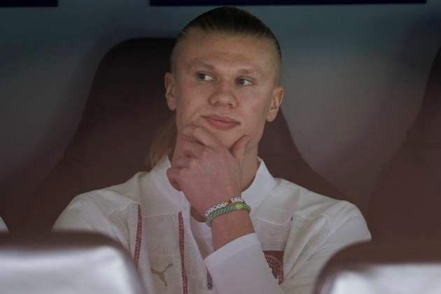 Sport Themen der Woche KW08 Sport Bilder des Tages UEFA champions league - Real Madrid vs Manchester City MADRID, SPAIN - February 19: Erling Haaland of Manchester City in the bench during the UEFA champions league 2024 25 match between Real Madrid and Manchester City at Santiago Bernabeu Stadium. (Photo by Guillermo Martinez) Madrid Santiago Bernabeu Stadium Spain Copyright: xGuillermoxMartinezx