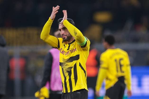 19 02 2025, UEFA Champions League, Play Offs, Borussia Dortmund Sporting Lisbon, Emre Can Borussia Dortmund thanks the fans, Dortmund Signal Iduna Park NRW Germany xRHR PHOTO DEx Copyright: DennisxEwert RHR-FOTOx RHR-FOTO DE