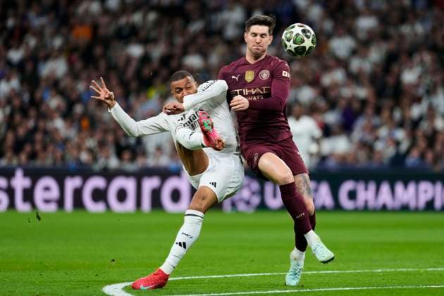 Real Madrid vs Manchester City Kylian Mbappe of Real Madrid CF and Abdukodir Khusanov of Manchester City during Real Madrid vs Manchester City at Santiago Bernabeu Stadium on February 19th 2025  Copyright: xSenis-Cebolla ALFAQUIx