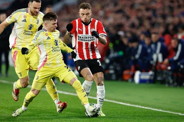 EINDHOVEN, 19-02-2025, Philips Stadium, UEFA Champions League season 2024 25, match between PSV and Juventus, Juventus player Francisco Conceicao, PSV player Noa Lang PSV - Juventus  x27943223x Copyright: