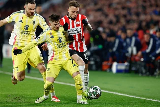 EINDHOVEN, 19-02-2025, Philips Stadium, UEFA Champions League season 2024 25, match between PSV and Juventus, Juventus player Francisco Conceicao, PSV player Noa Lang PSV - Juventus  x27943224x Copyright: