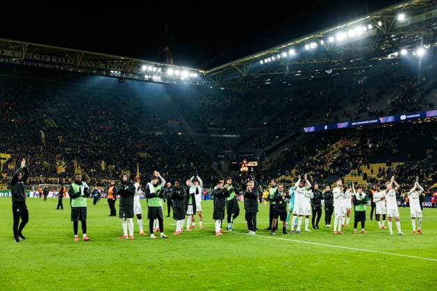 UEFA Champions League Borussia Dortmund Sporting Clube de Portugal Lisbon 19 02 2025 The players of Sporting Clube de Portugal Lisbon are celebrated by the fans despite being eliminated from the Champions League UEFA Champions League Borussia Dortmund Sporting Clube de Portugal Lisbon, Dortmund, SIGNAL IDUNA PARK on 19 02 2025 Copyright: xBEAUTIFULxSPORTS Wunderlx