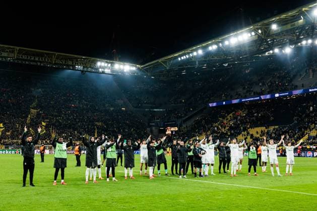 UEFA Champions League Borussia Dortmund Sporting Clube de Portugal Lisbon 19 02 2025 The players of Sporting Clube de Portugal Lisbon are celebrated by the fans despite being eliminated from the Champions League UEFA Champions League Borussia Dortmund Sporting Clube de Portugal Lisbon, Dortmund, SIGNAL IDUNA PARK on 19 02 2025 Copyright: xBEAUTIFULxSPORTS Wunderlx