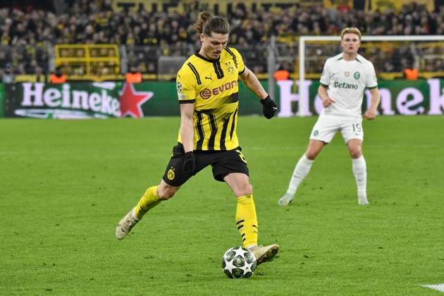 Marcel Sabitzer Dortmund 20 puts the ball across 19 02 2025 Soccer, Champions League, Borussia Dortmund vs Sporting CP, Signal Iduna Park, Dortmund, Copyright: xpepphotox xHorstxMauelshagenx pep00321, pep_20250219_hm_5225