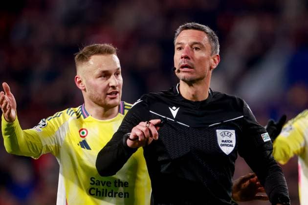 2025-02-19 PSV v Juventus - UEFA Champions League 2024 25 League Knockout Play-off Second Leg EINDHOVEN, NETHERLANDS - FEBRUARY 19: during the UEFA Champions League 2024 25 League Knockout Play-off Second Leg match between PSV and Juventus at Philips Stadion on February 19, 2025 in Eindhoven, Netherlands. Eindhoven Philips Stadion Netherlands Content not available for redistribution in The Netherlands directly or indirectly through any third parties. Copyright: xBroerxvanxdenxBoomx