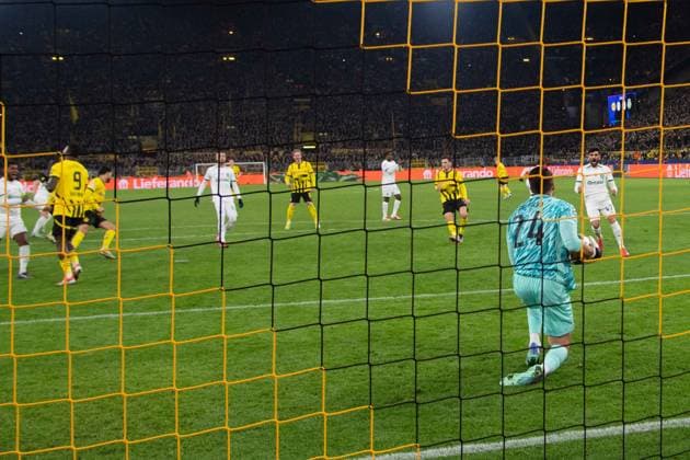 Goalkeeper Rui SILVA Sporting saves a penalty from Serhou GUIRASSY DO Football Champions League, Play offs, Borussia Dortmund DO Sporting Lisbon CP Sporting 0 0 on 19 02 2025 in Dortmund Germany UEFA regulations prohibit any use of photographs as image sequences and or quasi video Â