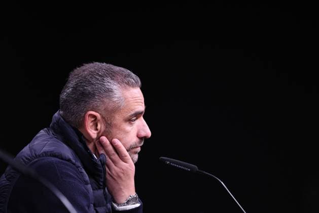 19 02 2025, Football, UEFA Champions League, Borussia Dortmund Sporting Lisbon, Signal Iduna Park, Knockout phase play offs, 2024 2025 season Head coach Rui Borges Sporting visibly disappointed Disappointment at the press conference after the match North Rhine-Westphalia Germany
