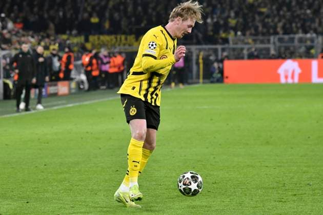 Julian Brandt Dortmund 10 action single image cropped 19 02 2025 Soccer, Champions League, Borussia Dortmund vs Sporting CP, Signal Iduna Park, Dortmund, Copyright: xpepphotox xHorstxMauelshagenx pep00321, pep_20250219_hm_5124