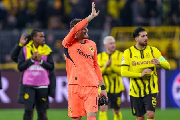 19 02 2025, Football, UEFA Champions League, Borussia Dortmund Sporting Lisbon, Signal Iduna Park, Knockout phase play offs, Season 2024 2025 Goalkeeper Gregor Kobel BVB 1 North Rhine-Westphalia Germany