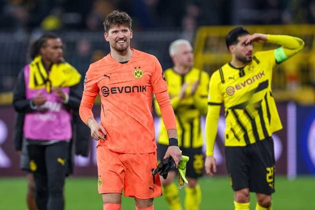 19 02 2025, Football, UEFA Champions League, Borussia Dortmund Sporting Lisbon, Signal Iduna Park, Knockout phase play offs, Season 2024 2025 Goalkeeper Gregor Kobel BVB 1 North Rhine-Westphalia Germany