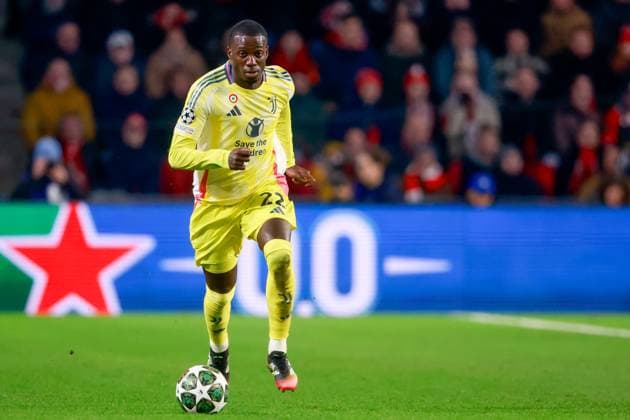 2025-02-19 PSV v Juventus - UEFA Champions League 2024 25 League Knockout Play-off Second Leg EINDHOVEN, NETHERLANDS - FEBRUARY 19: Timothy Weah of Juventus runs with the ball during the UEFA Champions League 2024 25 League Knockout Play-off Second Leg match between PSV and Juventus at Philips Stadion on February 19, 2025 in Eindhoven, Netherlands. Eindhoven Philips Stadion Netherlands Content not available for redistribution in The Netherlands directly or indirectly through any third parties. Copyright: xBroerxvanxdenxBoomx