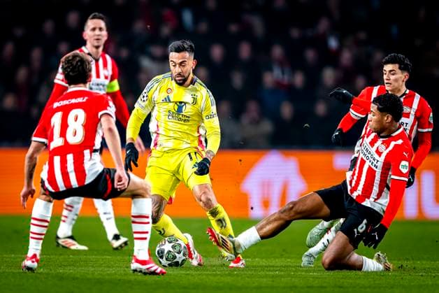 Juventus forwarder Nicolas Gonzalez, PSV Eindhoven defender Ryan Flamingo during the match PSV Juventus at the Philips stadium for the UEFA Champions League Knockout phase play offs 2nd leg season 2024 2025 in EINDHOVEN, Netherlands on 19 february 2025, photo by Marcel van Dorst EYE4images DeFodi Images Defodi-746