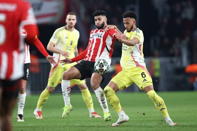 EINDHOVEN, 19-02-2025, Philips Stadium, UEFA Champions League season 2024 25, match between PSV and Juventus, PSV player Ismael Saibari, Juventus player Lloyd Kelly PSV - Juventus  x27943422x Copyright: