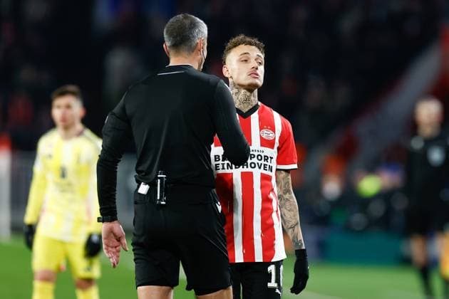 EINDHOVEN, 19-02-2025, Philips Stadium, UEFA Champions League season 2024 25, match between PSV and Juventus, referee Slavko Vincic, PSV player Noa Lang PSV - Juventus  x27943423x Copyright: