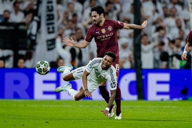 Real Madrid CF vs Manchester City - UEFA Champions League - 19 02 2025 Rodrygo of Real Madrid CF (L) and Ilkay Gundogan of Manchester City (R) during the UEFA Champions League match between Real Madrid CF and Manchester City at Estadio Santiago Bernabeu on February 19, 2025 in Madrid, Spain. Madrid Spain Copyright: xPGSxPhotoxAgencyx